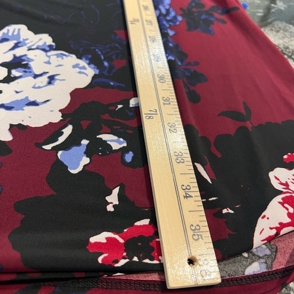 A PEA IN THE POD wine with big floral faux wrap dress with 3/4 sleeves - Picture 15 of 15